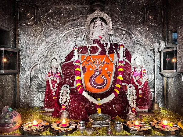 Khajrana Shringar — The Altar