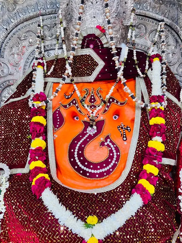 Khajrana Shringar — Maroon & Gold